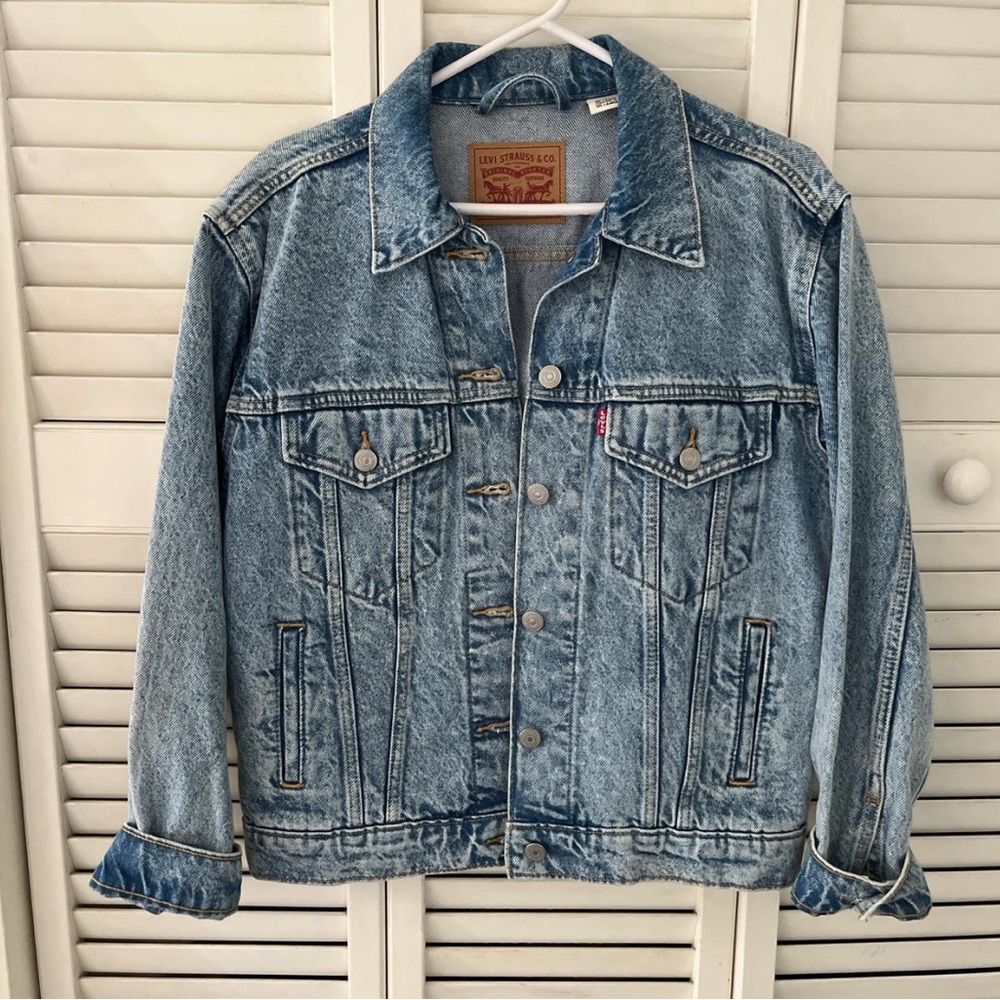LEVI’s jean jacket